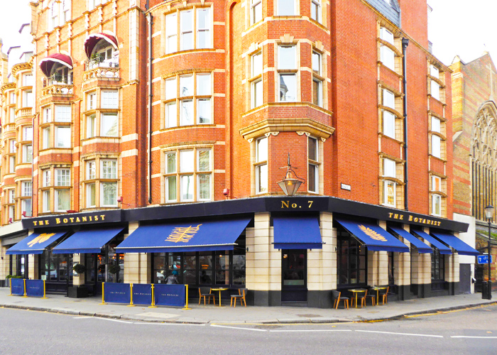 As pub awnings and bar awnings experts we used a Victorian Awning® for The Botanist in Sloane Square